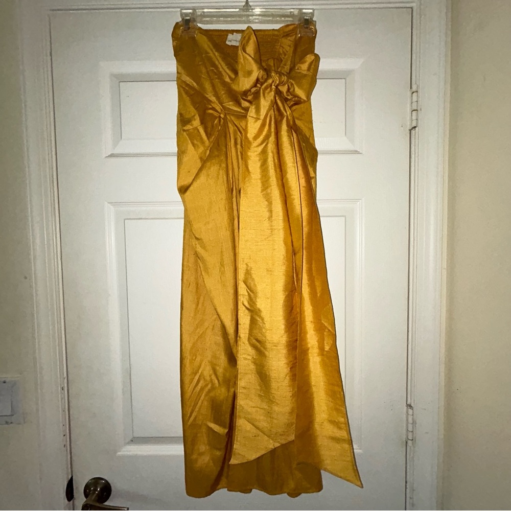 Elegant Gold Women's Skirt